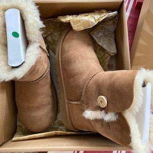 Ugg Boots - Bailey button in original box